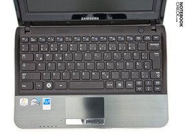 Großzügige Chiclet-Style Tastatur