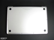 HDD und Speicher kann man nach Entfernen von 10 Schrauben leicht selbst wechseln.