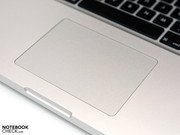 Auch das große Trackpad aus Glas lässt keine Wünsche offen.