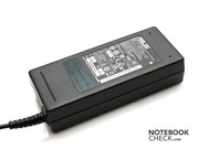 Das Netzteil des Asus P42J.