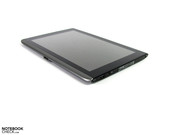 ist relativ flach und mit 750g auch leichter als das Windows Pendant W700