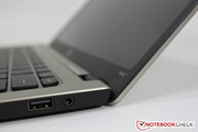 Links ins Tastaturbett eingelassen, befindet sich das Microfon des Folio 13.