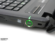 Der Power-Button befindet sich an der rechten Gehäuseseite.