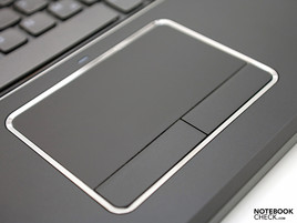 Großes Touchpad mit Multi-Touch und separierte Tasten
