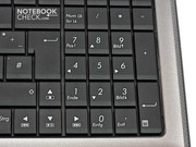 Auch ein Nummernblock hat das Asus A52JU spendiert bekommen.