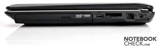 Rechte Seite: optisches Laufwerk, 1x USB 2.0, 4-in-1 Kartenleser (MC/SD/Memory Stick (Pro)), LAN, Anschluss für das Netzteil