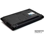 Die Unterseite des Asus A52JU, mit Akku...