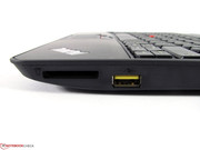 der gelbe USB-Anschluss lädt auch bei ausgeschaltetem Notebook