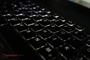 ... auch im Dunkeln kann man sehr gut mit der Tastatur arbeiten, da sich diese beleuchten lässt.