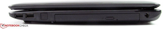Rechte Seite: 2x USB 2.0, optisches Laufwerk, Netzanschluss