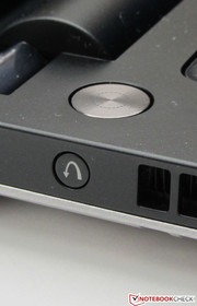 Der kleine Knopf startet das Lenovo Recovery System.