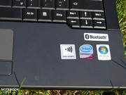 Zusätzlich zu umfangreicher Kommunikationsausstattung, welche neben Gigabit LAN, WLAN und UMTS sogar ein RJ-11 Modem bietet ...