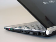Hier findet man auch einen volldigitalen HDMI Ausgang zum Anschluss eines externen Monitors.