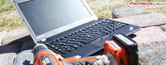 Lenovo ThinkPad Edge E135 (NZV5YGE): Niedrigerer Stromverbrauch, etwas weniger Abwärme, dafür aber weniger Rechenleistung.