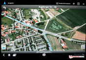 Eine vollwertige Navigationssoftware ist vorinstalliert.