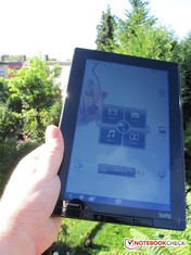 Das Lenovo Tablet im Außeneinsatz.