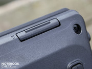 Ebenso unscheinbar lugt der CardReader frontseitig aus der Base Unit.