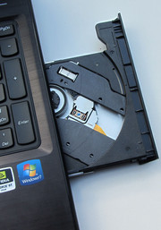Der DVD-Brenner liest und beschreibt jede Art von DVD und CD.
