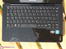 Tastatur: Anschlag federt, klappriges Feedback