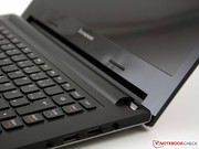 Bis auf das große Touchpad sind die Eingabegeräte für Vielschreiber fern von ideal.