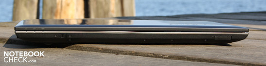 Frontseite: WLAN-Schalter, Kartenleser