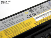 Er leistet 48 Wattstunden, 4.300 mAh. Das reicht nur für mittelmäßige Laufzeiten von zwei bis zweieinhalb Stunden.