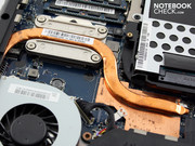 Der AMD Prozessor ist gesteckt, nicht aber die HD 5470 GPU (rechts unten). Die Grafikkarte ist auf das Mainboard gelötet.