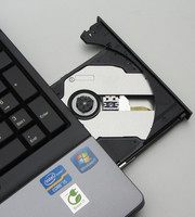 Der DVD-Brenner liest und beschreibt jede Art von DVD bzw. CD.