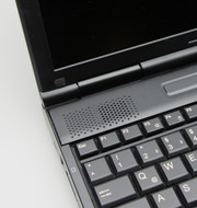 Die beiden Lautsprecher sitzen oberhalb der Tastatur am linken und rechten Rand. Ein Klangkünstler ist das Lifebook E782 nicht.