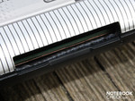 ExpressCard Slot mit Kabel und unsauberer Grat