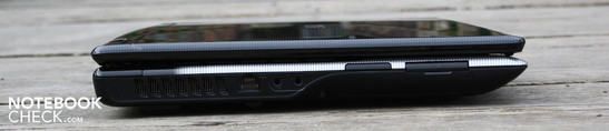 Linke Seite: Ethernet, Line-Out, Mikrofon, Kartenleser, ExpressCard34