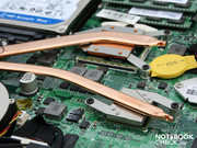 Die gelb verpackte Knopfzelle ist die CMOS-Batterie.