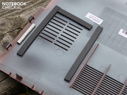 Die HDD ist lediglich mit diesem provisorisch angeklebten Gummi leicht gedämpft.