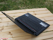 Der Barebone ähnelt stark der Multimedia Serie CX (Unterseite, Ports),