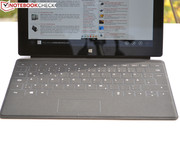 Zwischen Leertaste und Touchpad fehlt eine haptische Begrenzung.