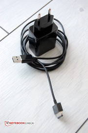 Das Netzteil: Mit Kabel...