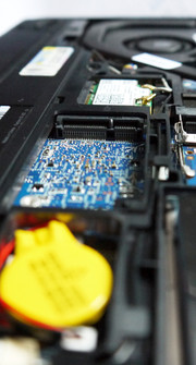 Zudem ist noch ein mSATA-/miniPCIe-Steckplatz frei.