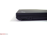 Ein kombinierter Audioanschluss beherbergt Audio in/out.