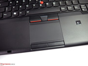 Das TouchPad verfügt glücklicherweise über eigene Tasten.