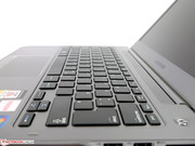 Eine Tastaturbeleuchtung gibt es nicht.