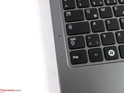 ...das dazugehörige Mikrofon seitlich der Tastatur.