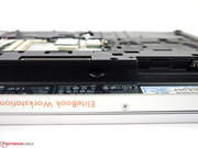Die SIM-Karte findet im Akkuschacht ihren Platz.