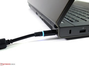 Der starre Netzanschluss kann stören, leutet dafür aber immer schön blau.