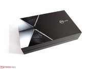 Bereits die Produktverpackung deutet auf den Premium-Anspruch des Dell XPS 13 hin.