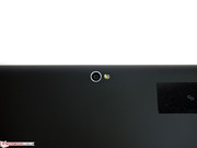 ...auf der Rückseite findet man eine etwas bessere 8-MP-Kamera.