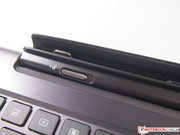 Über einen Schiebeknopf lässt sich das Tablet einfach vom Dock lösen.