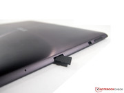 Am Tablet selbst ist eine Micro-SD-Buchse mit Dummy.