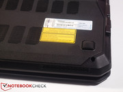 fünf dieser Gummifüße halten das Notebook stabil