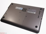 Ein Blick auf die Unterseite des Ultrabooks.