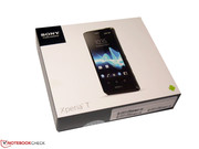 Das Sony Xperia T steckt neu in einer kleinen, schicken Schachtel.